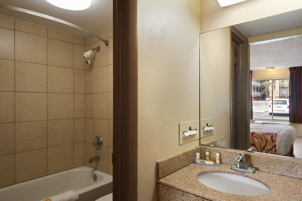 Days Inn Tampa North of Busch Gardens - photo 9