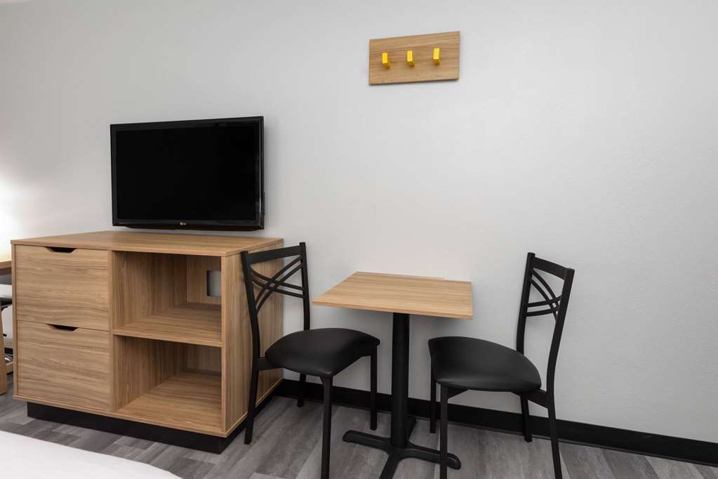 Super 8 by Wyndham Alexandria LA - photo 31