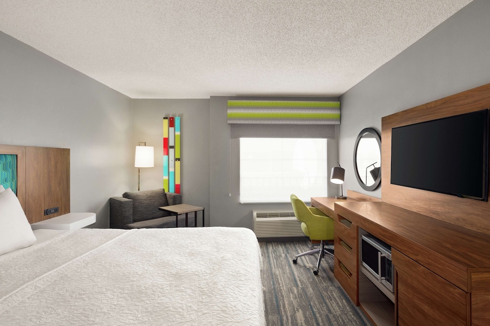 Hampton Inn & Suites Fort Lauderdale Airport - photo 13