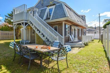 400 Yards to the Beach Dogs Welcome — hotel in Dennis