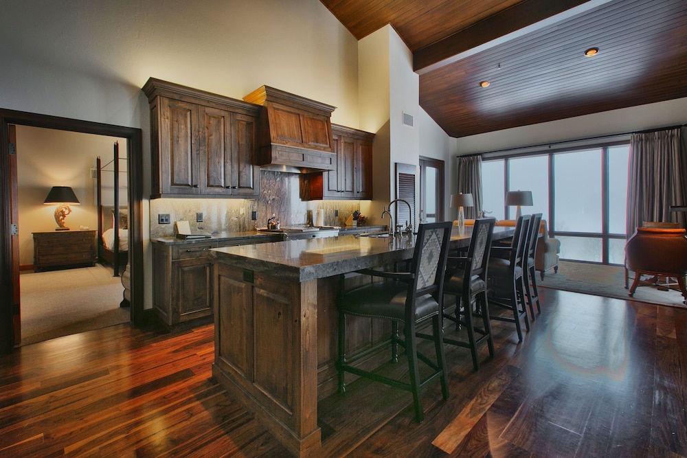 Premium Luxury Two Bedroom Suite with Mountain Views 2 Apartment Hotel by RedAwning - photo 6