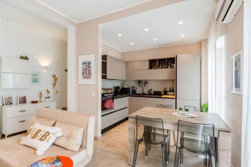 Attico Milano 2min Metro Elegante with AC — 4-Star Luxury Hotel in Milan, Italy