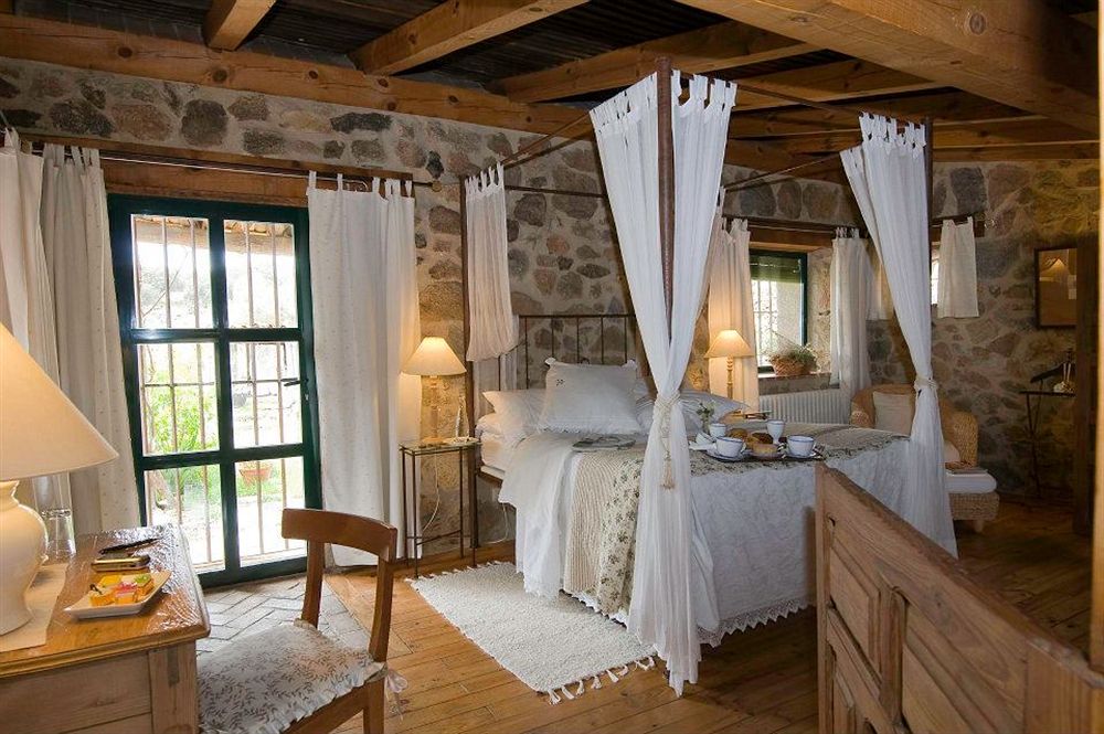 Rusticae Hotel Molino De Los Gamusinos — Tolbanos