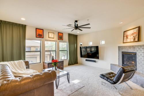 about 1 Mi to Desert Ridge Marketplace Phoenix Condo — 4-Star Luxury Hotel in Phoenix, United States