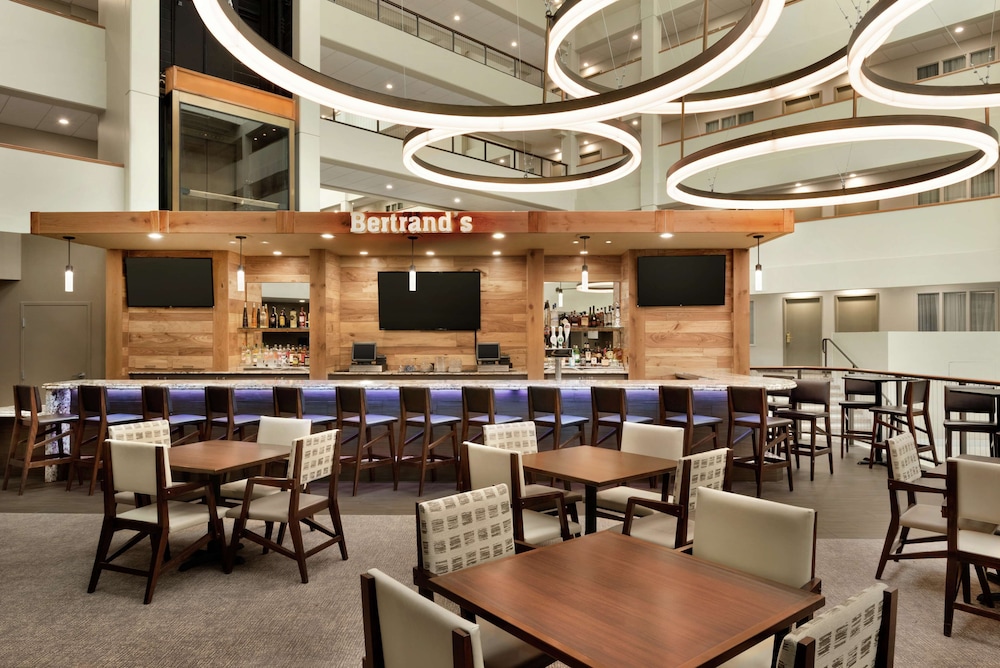 Embassy Suites by Hilton Milwaukee Brookfield - photo 67