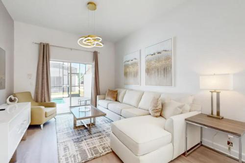 Elegant 5BR with Pool Close to Disney and Universal — 4-Star Luxury Hotel in Davenport, United States