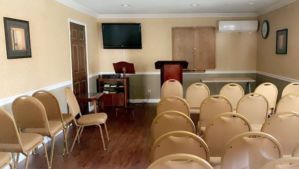 Howard Johnson by Wyndham Buena Park - photo 29