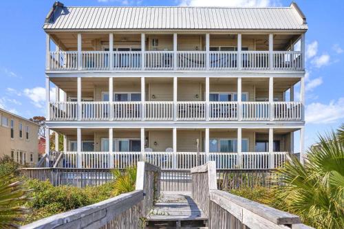 Ocean front condo Sandcastles beach club — 4-Star Luxury Hotel in Tybee Island, United States