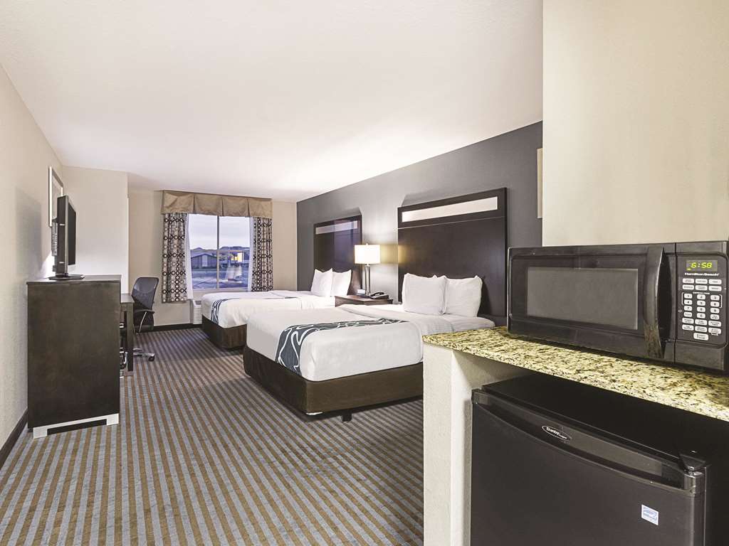 La Quinta Inn & Suites by Wyndham Glendive - photo 10