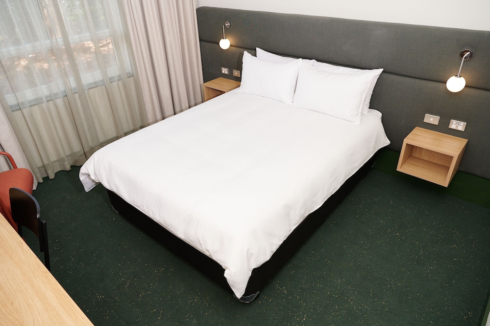 Statesman Hotel — Curtin — photo 4