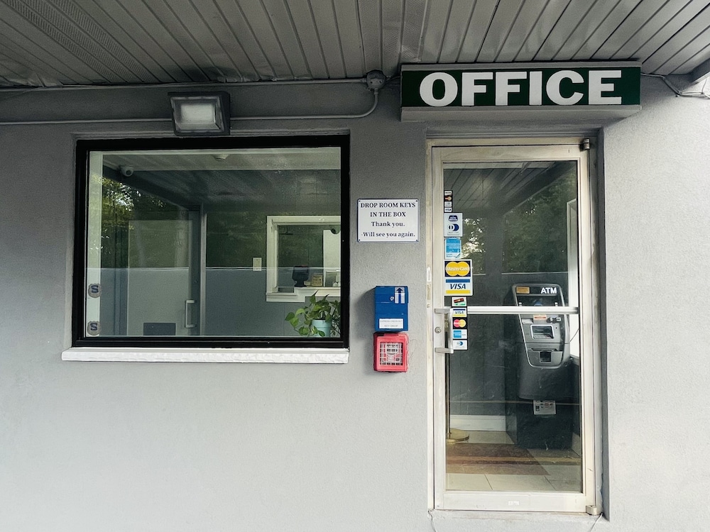 Crown Inn Motel - photo 4