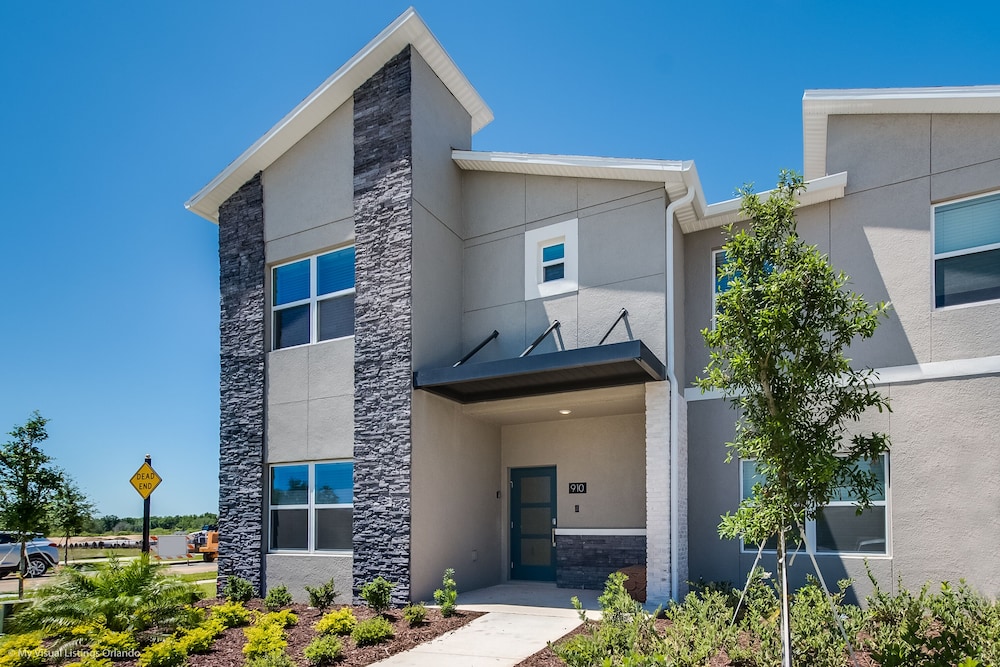 910pb Luxury Furnished 5 Bedroom 5 Bathroom — 4-Star Luxury Hotel in Davenport, United States