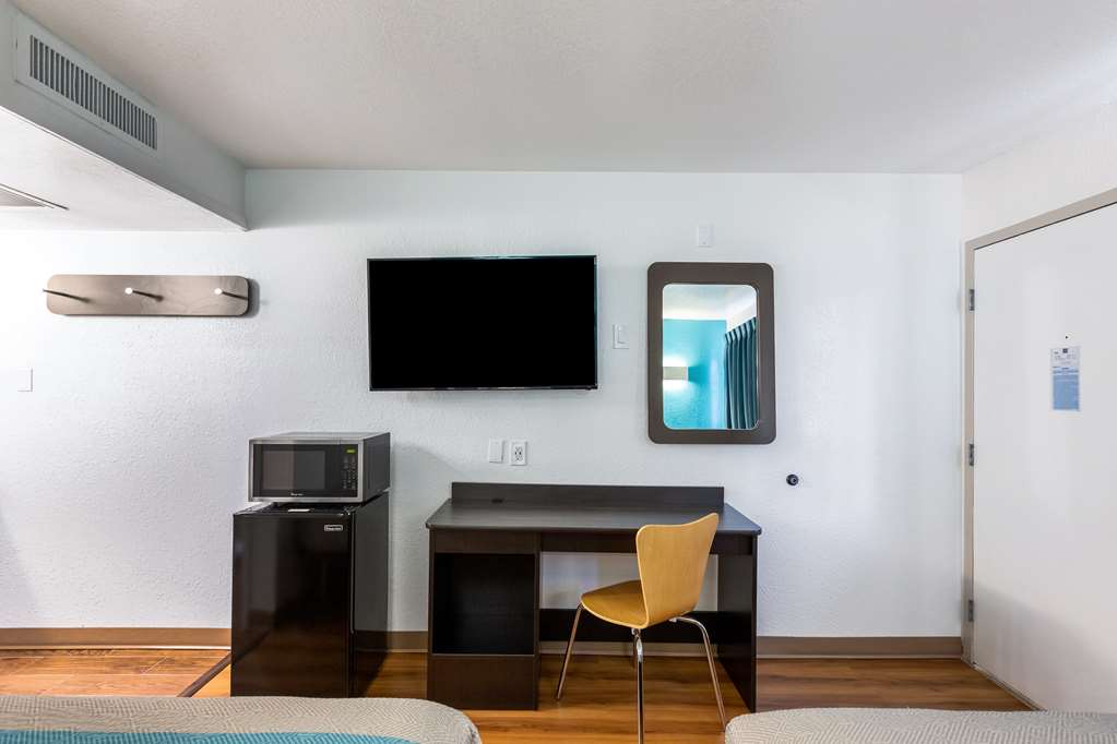 Motel 6 Valdosta GA University - photo 10