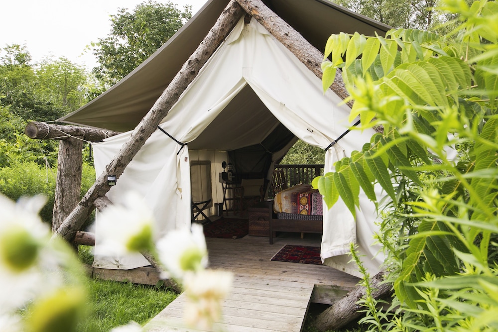FireLight Camps - carbon neutral hotel in Ithaca
