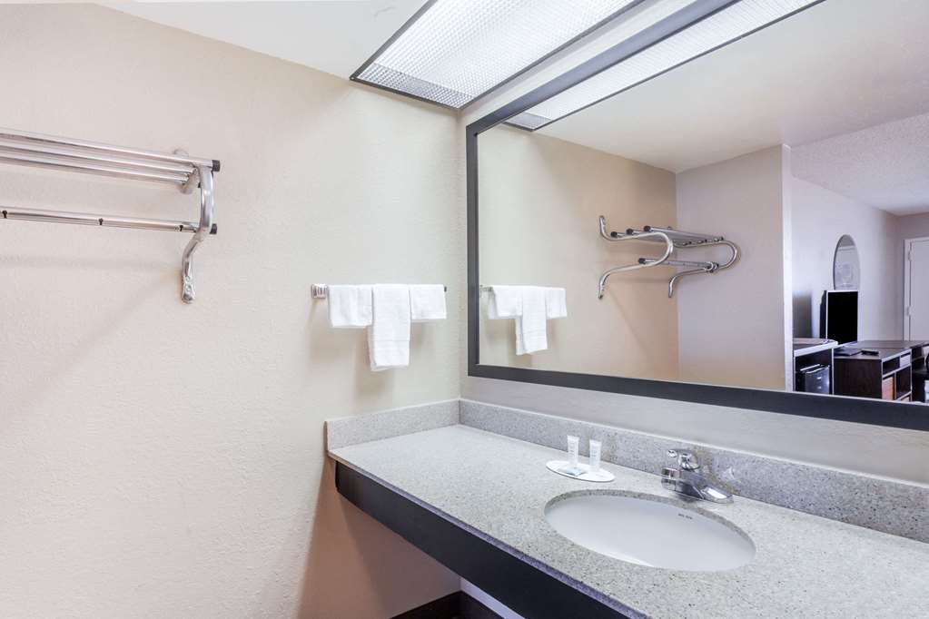 Super 8 by Wyndham Pigeon Forge Dollywood Lane - photo 10