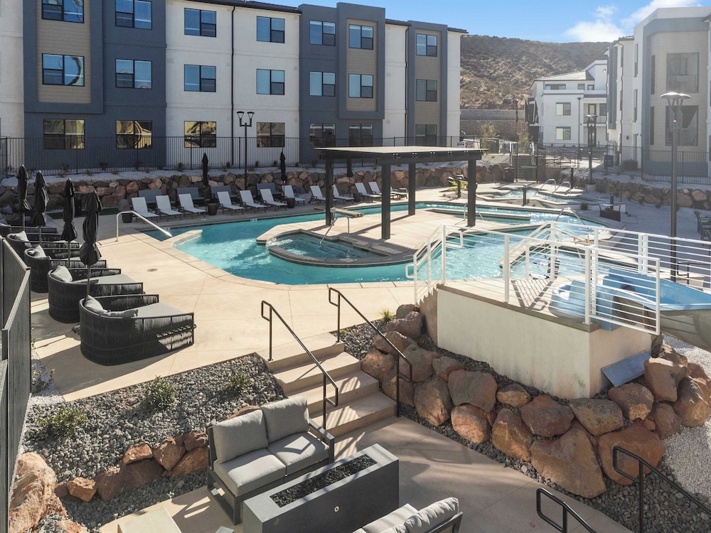 Sweet Retreat Rest & Relax Near National Parks — 4-Star Luxury Hotel in Hurricane, United States