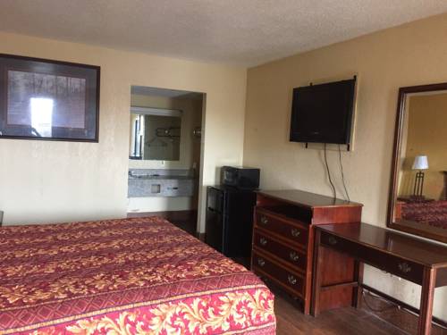 Diamond Inn Motel By OYO Rooms - photo 4