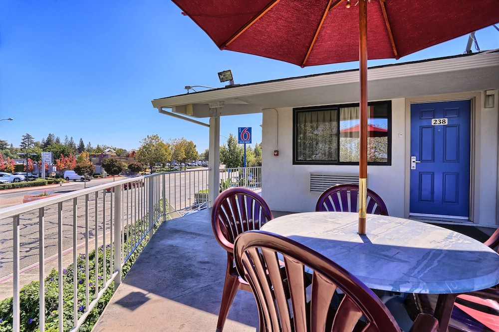 Super 8 by Wyndham Walnut Creek - photo 11
