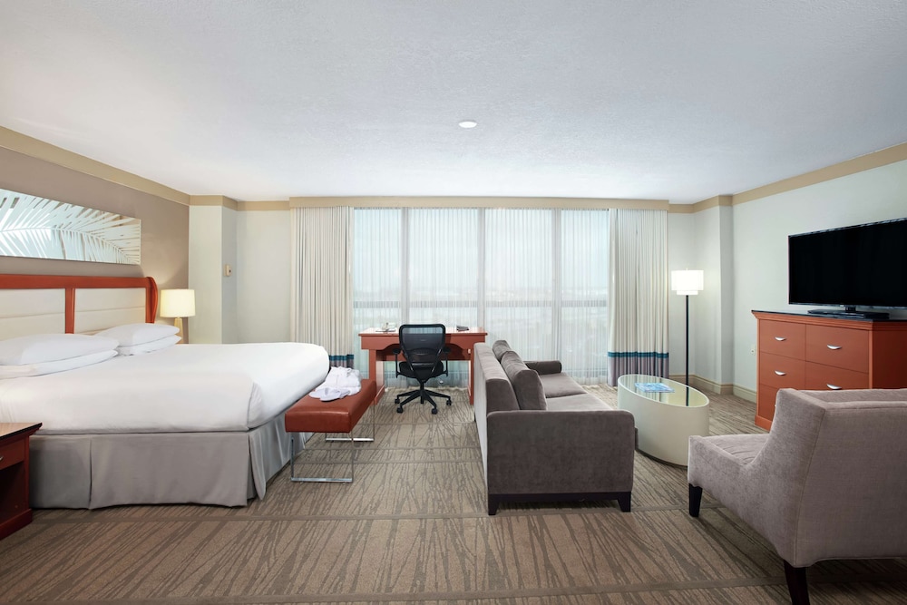 DoubleTree by Hilton Hotel Miami Airport & Convention Center - photo 18