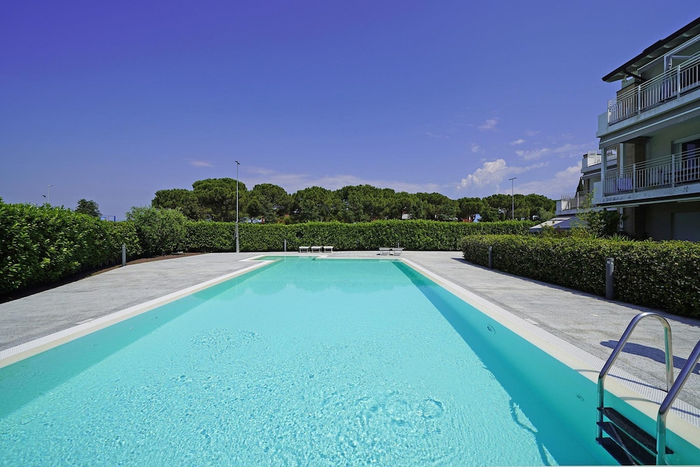 La Castellana C89 by Wonderful Italy — 4-Star Luxury Hotel in Sirmione, Italy