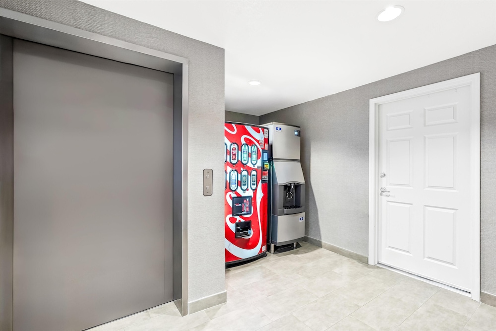 Hampton Inn & Suites Lathrop - photo 53