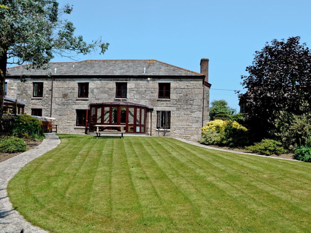 Prideaux Farmhouse — 5-Star Luxury Hotel in Par, United Kingdom