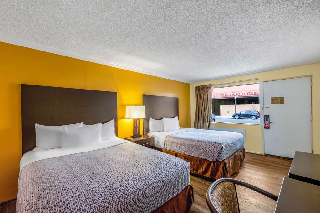 Econo Lodge Beach and Boardwalk - photo 13