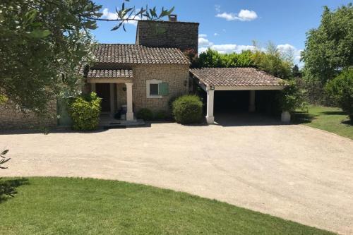 84A Mas d'Elise magnificent villa with pool in the heart of Luberon — 4-Star Luxury Hotel in Lagnes, France