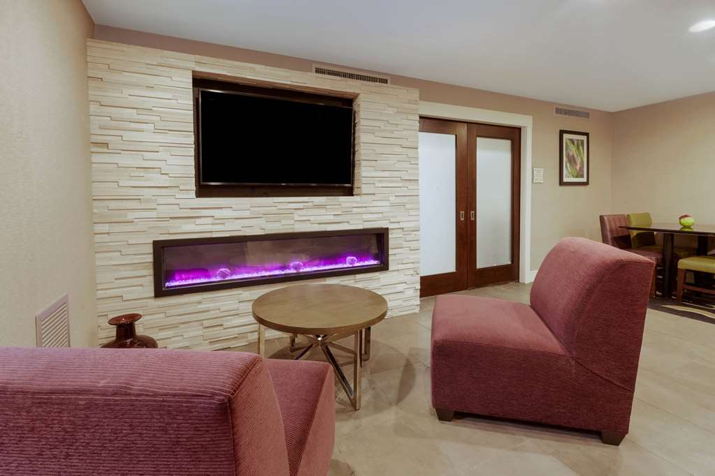 La Quinta Inn & Suites by Wyndham Detroit Utica - photo 8