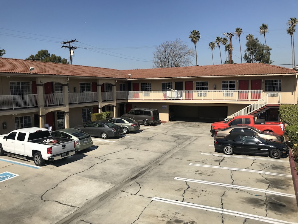 Economy Inn Lax - photo 27