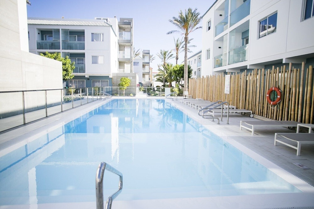 Bristol Sunset Beach Holiday Apartments — 4-Star Luxury Hotel in Corralejo, Spain