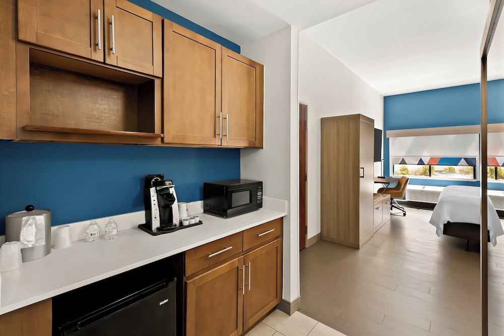 Holiday Inn Express & Suites Raleigh NE Medical Ctr Area by IHG - photo 16