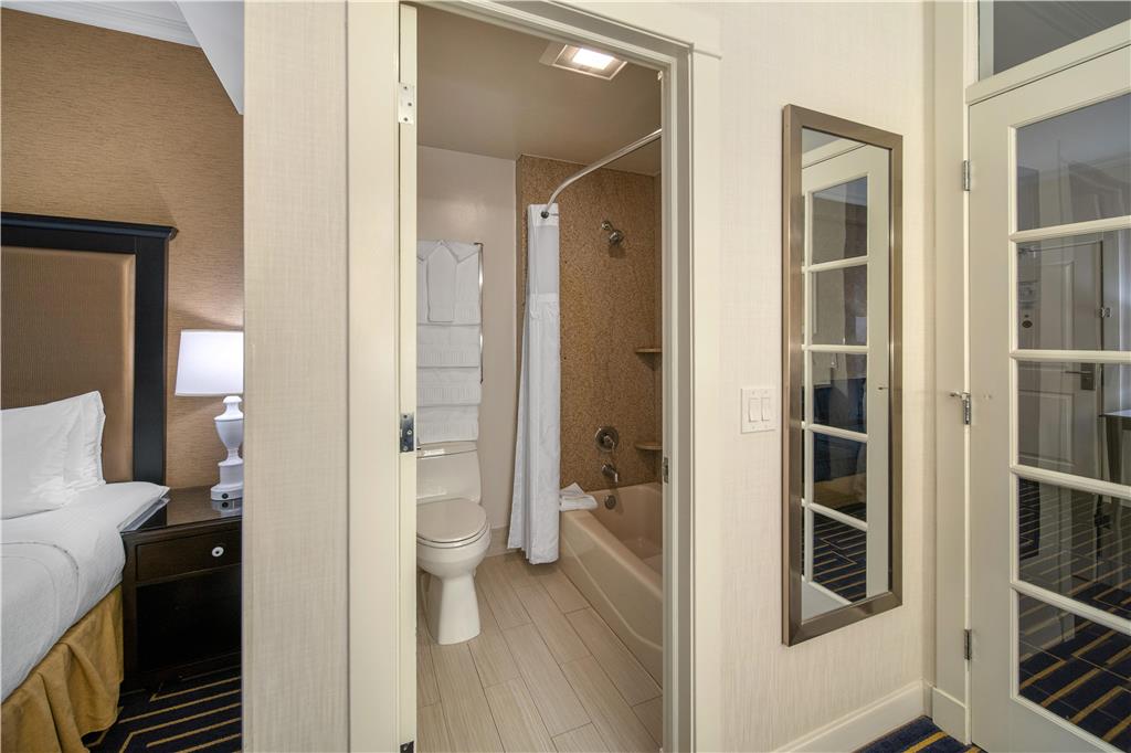Best Western Plus Palm Court Hotel - photo 37