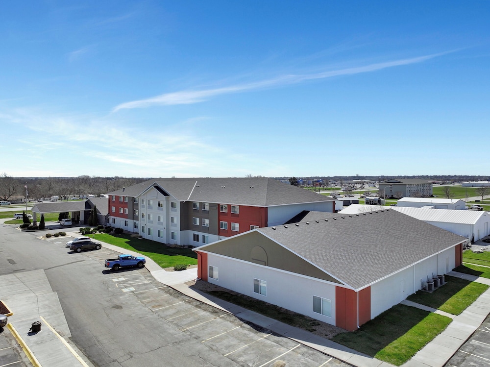 Holiday Inn Express Hotel & Suites Beatrice by IHG - photo 146