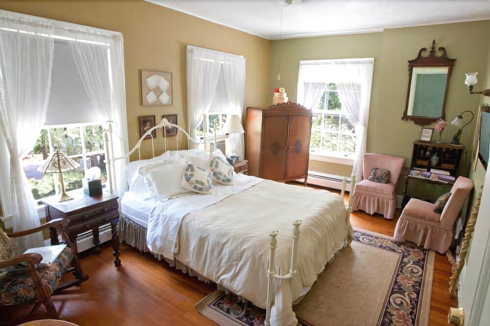 The Applewood Manor - photo 9