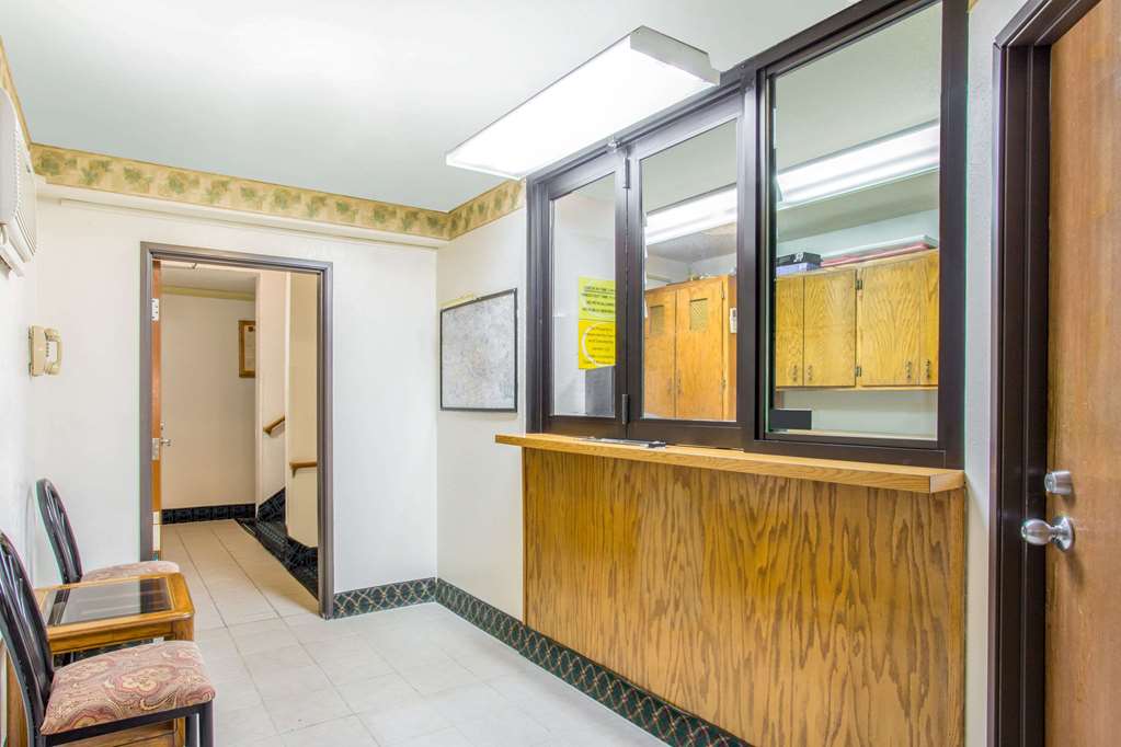 Super 8 by Wyndham Richmond Broad Street - photo 3