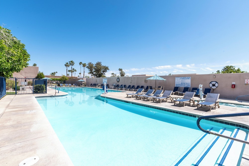 Vista Mirage Resort - last minute hotel in Palm Springs