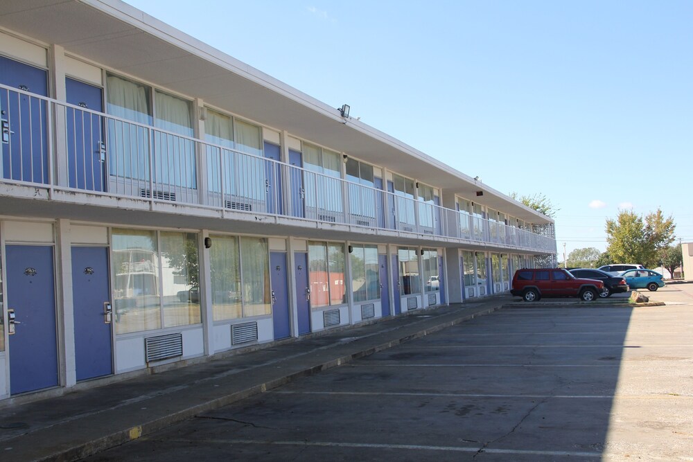 LoneStar Inn & Suites - photo 14