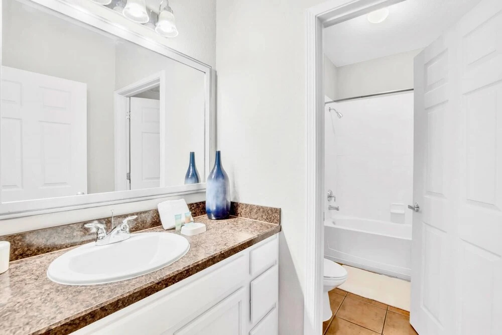 Stunning 3BR Near Disney Pool and Hot Tub - photo 8