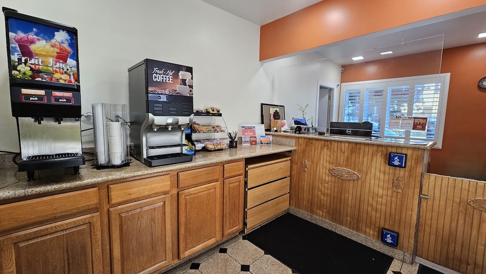 Presidio Parkway Inn - photo 2