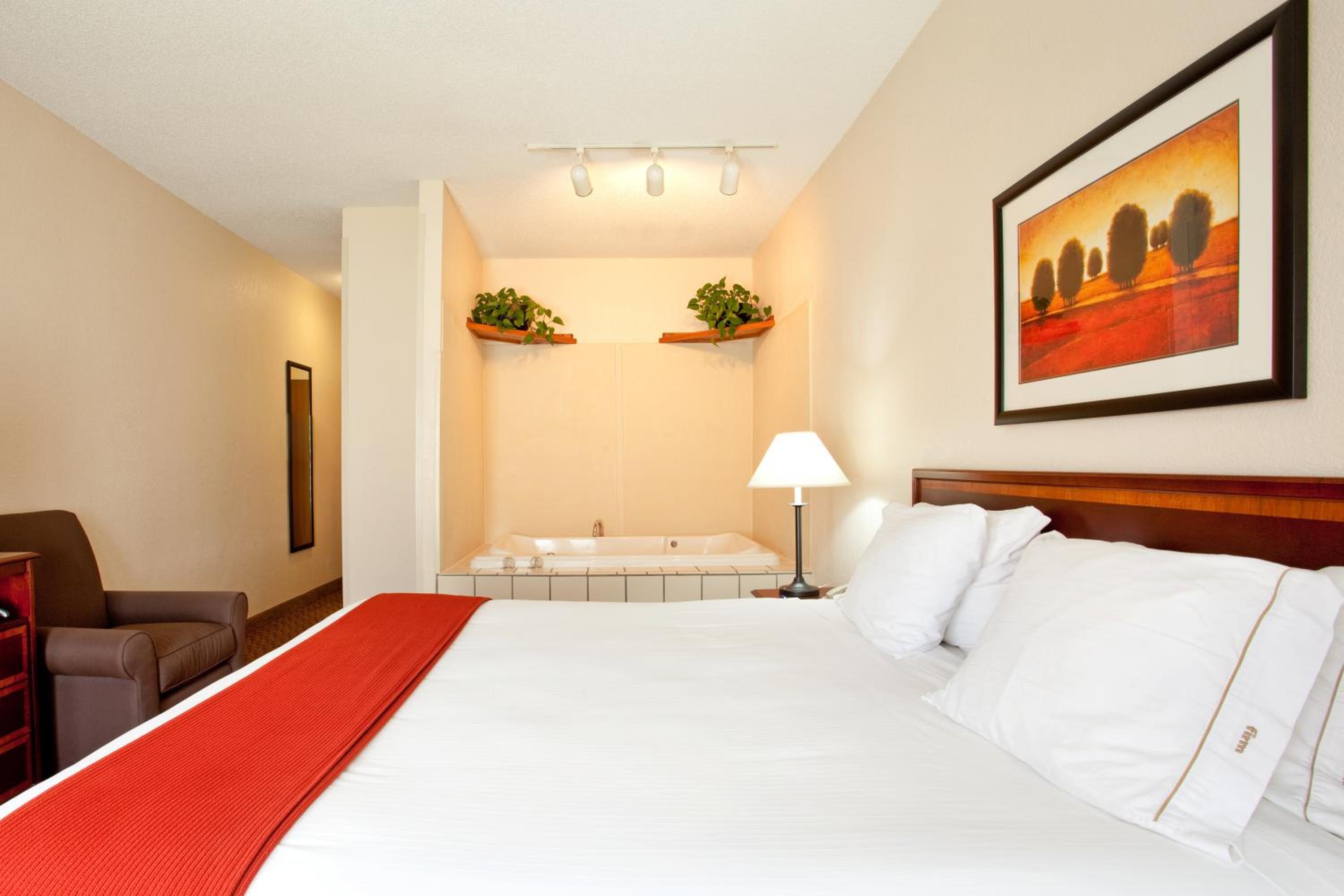 Baymont by Wyndham Merrillville - photo 21