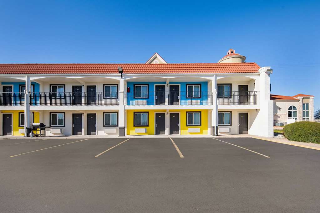 Days Inn by Wyndham Gainesville - photo 7