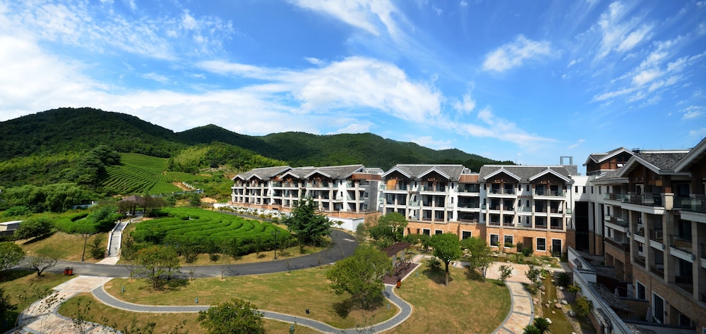 Yangming Springs and Spa Resort — 5-Star Luxury Hotel in Ningbo, People's Republic of China