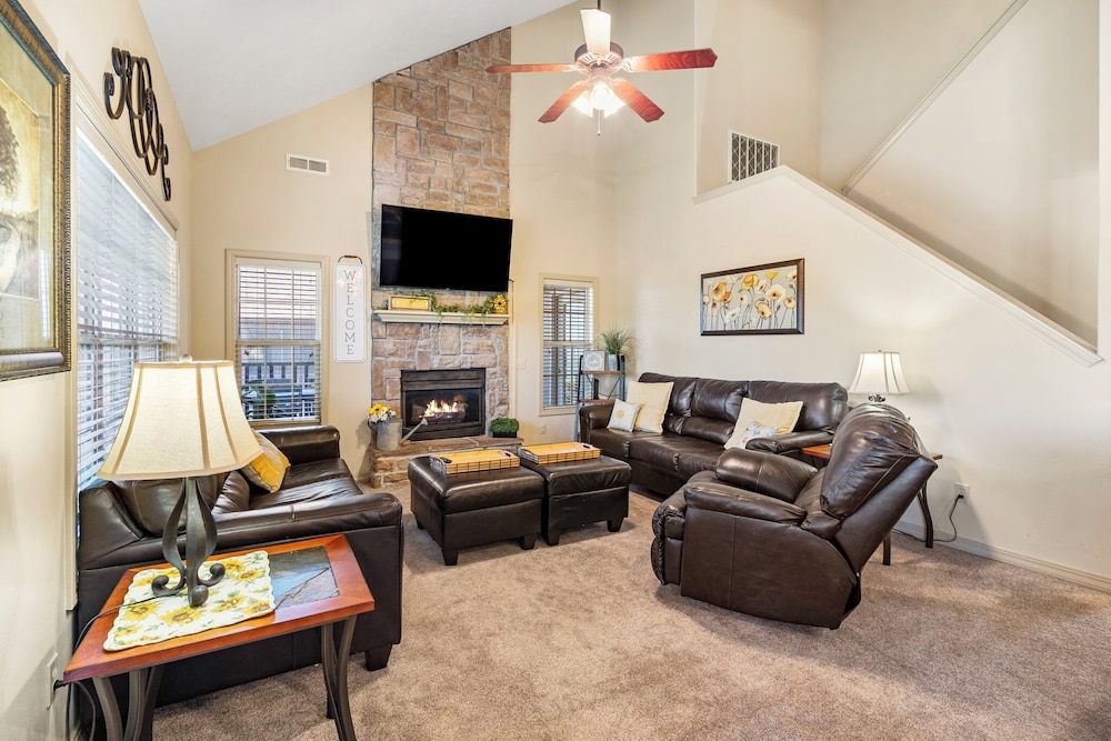 Honey Bee Inn w Communal Amenities & More - photo 15