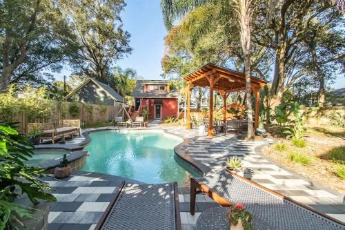 Unique studio w pool spa & gardens near downtown — 4-Star Luxury Hotel in Jacksonville, United States
