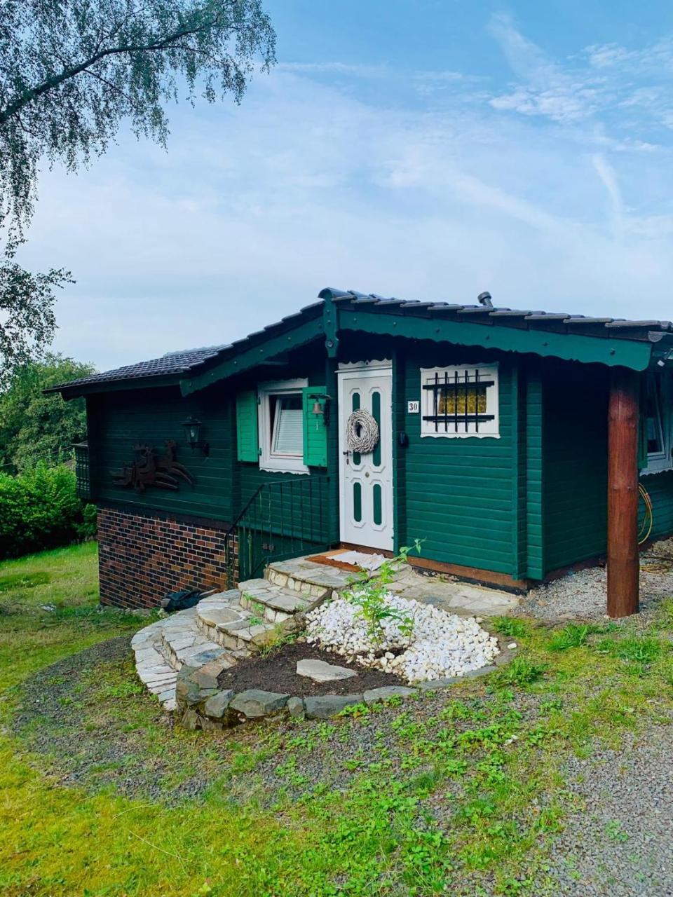 Gemutliches Blockhaus Das Hundeparadies Am Wald — hotel in Wiehl