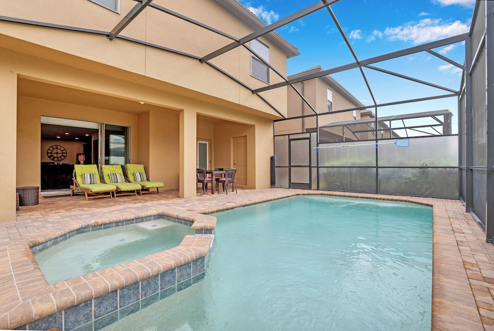 Elegant Villa W private Pool spa & Game Room — 4-Star Luxury Hotel in Kissimmee, United States