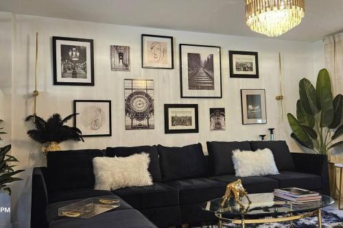 Walk to OLD TOWN 3 FULL Bathrooms 4 Bedrooms 5 actual Beds — 4-Star Luxury Hotel in Scottsdale, United States