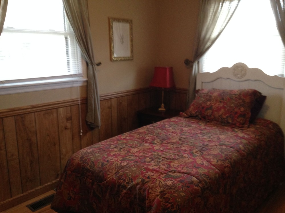 Phillips Historic Motel & Cottages - photo 11
