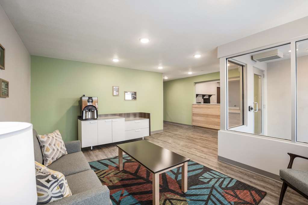 WoodSpring Suites Detroit Madison Heights - photo 7